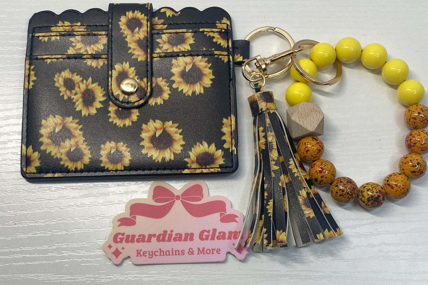 Sunflower-patterned wallet ID and cardholder, wood beaded keychain with tassel