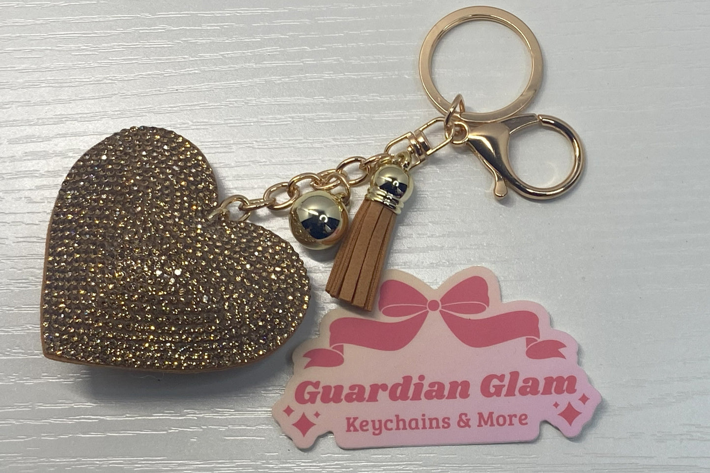 Gold heart-shaped rhinestone
Gold keychain with tassel